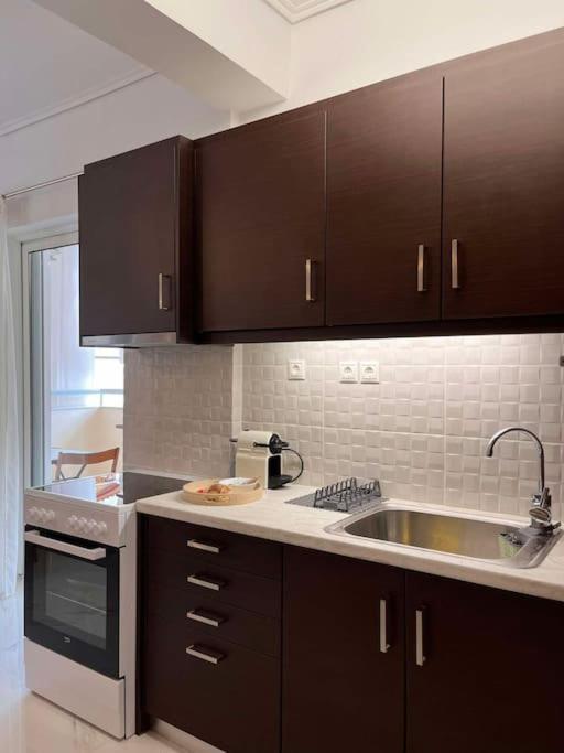 Carlito'S Apartment 2 Next To Metro Station Athena Bagian luar foto